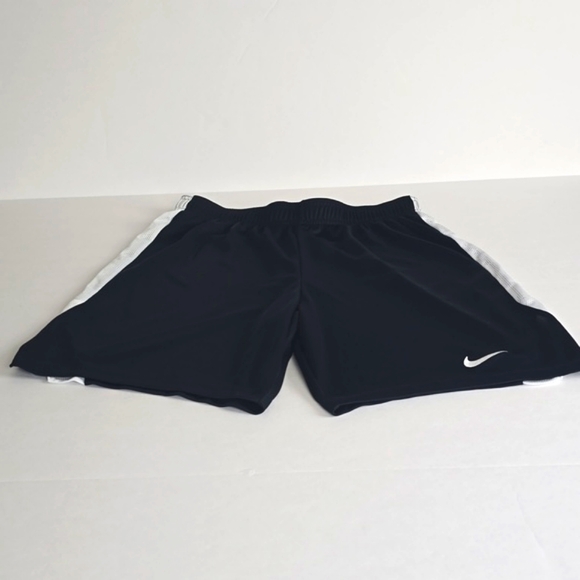 Youth Nike Shorts - Picture 2 of 6